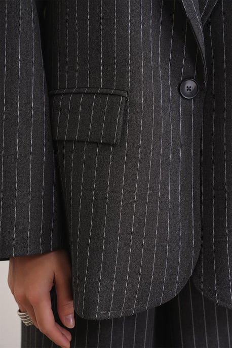 Gestreifter Oversize-Blazer - Image 6