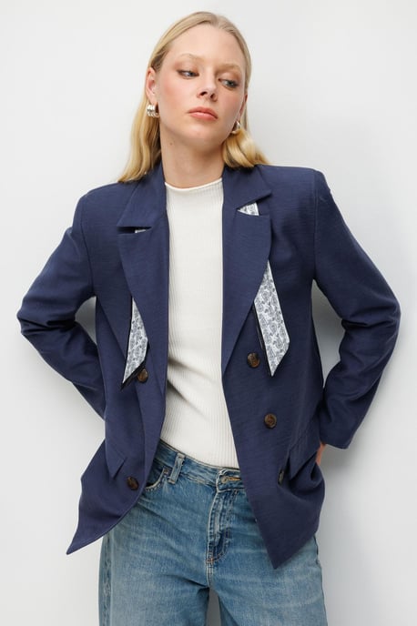 Leinenblazerjacke mit Schal-Detail - Image 3