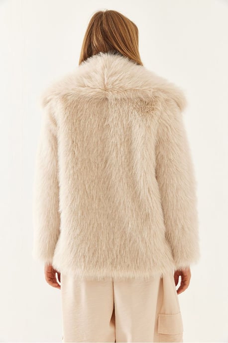 Oversized-Fauxfur-Mantel - Image 4