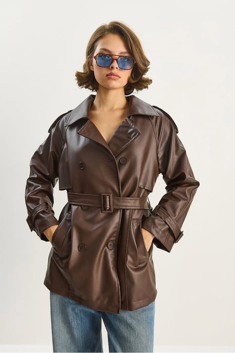 Doppelreihiger Trenchcoat aus Kunstleder - Image 4