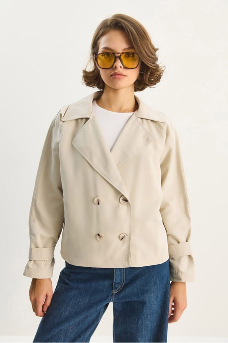 Doppelreihiger, lässiger Crop-Trenchcoat - Image 4