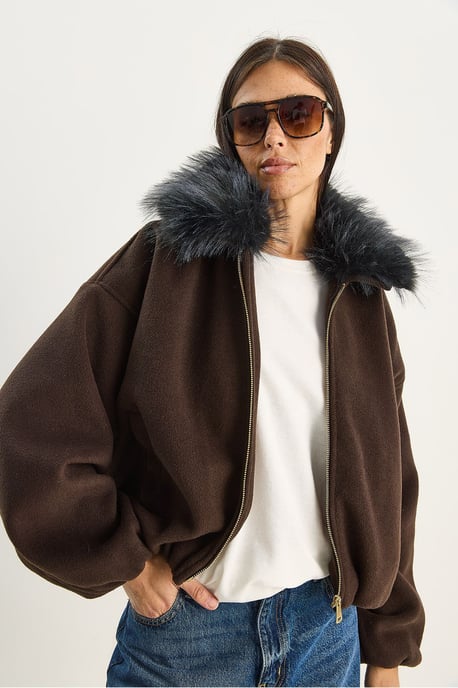 Überdimensionale Reißverschlussjacke mit Fellkragen - Image 2