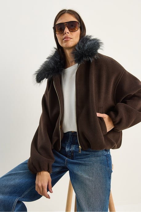 Überdimensionale Reißverschlussjacke mit Fellkragen - Image 4