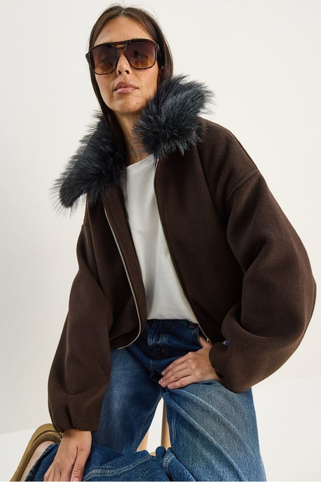 Überdimensionale Reißverschlussjacke mit Fellkragen - Image 5