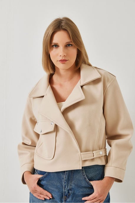 Kurze Gabardinejacke mit Knopf und Tasche - Image 3