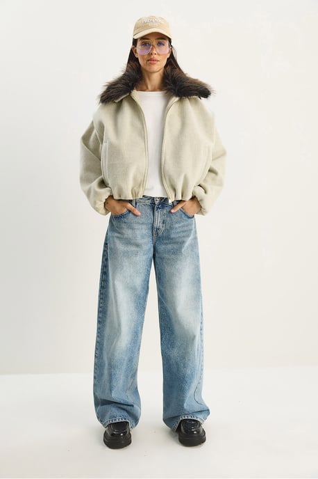 Übergroße Reißverschlussjacke mit Pelzkragen - Image 6