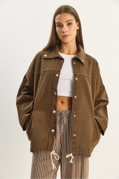 Übergrößige Denim-Button-Up-Jacke - Image 3