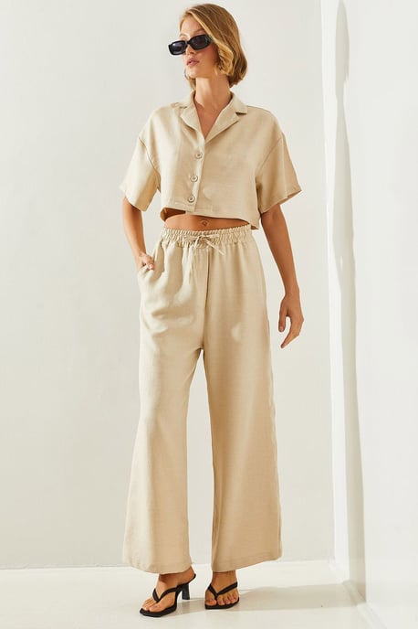 Eingeknöpftes Crop-Shirt und weite Hosen Co-Ord-Set - Image 1