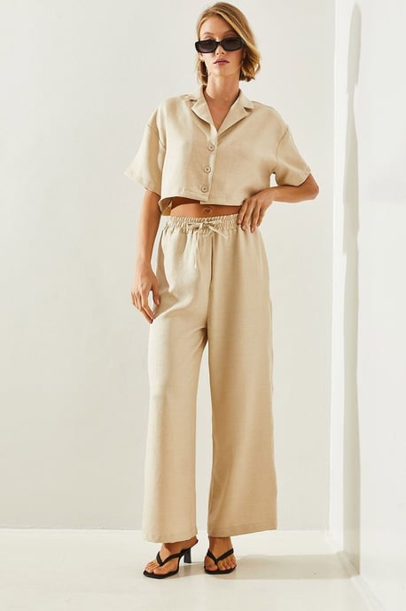 Eingeknöpftes Crop-Shirt und weite Hosen Co-Ord-Set - Image 3
