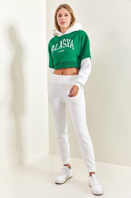 Kapuzensweatshirt mit cropped Schnitt und enganliegendem Jogginganzug-Set - Image 4