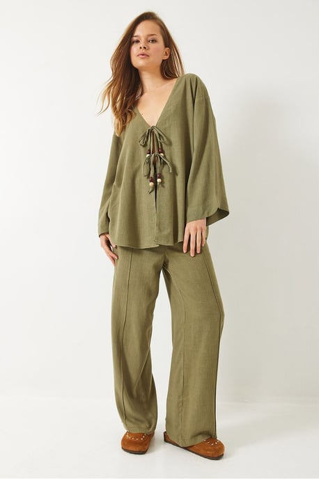 Strukturierte V-Ausschnitt-Tunika und weit geschnittene Hose Set - Image 2