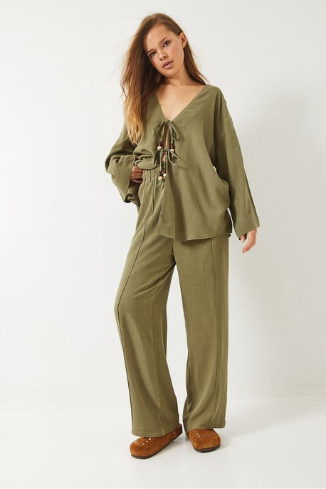 Strukturierte V-Ausschnitt-Tunika und weit geschnittene Hose Set - Image 4