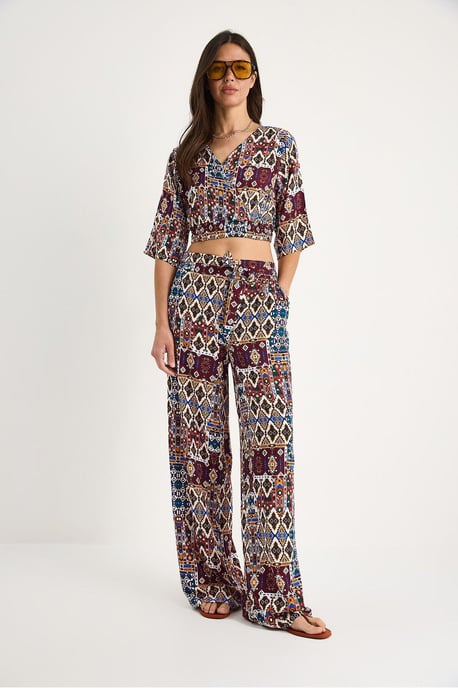 Musteriertes V-Ausschnitt Crop-Top Zwei-Teiler Set - Image 3