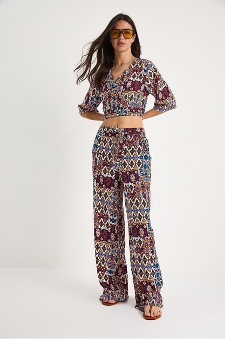 Musteriertes V-Ausschnitt Crop-Top Zwei-Teiler Set - Image 4