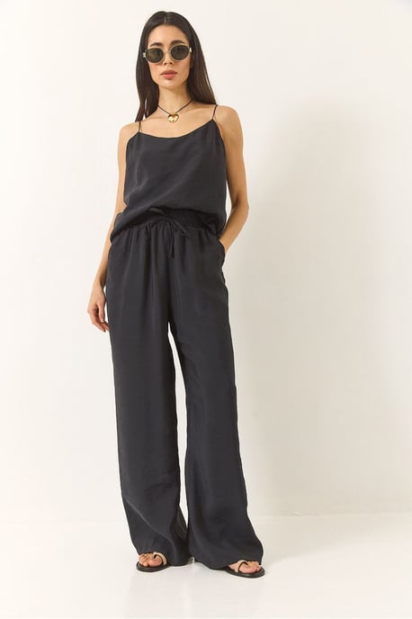 Ärmelloses Top und Weite Hosen Set - Image 2