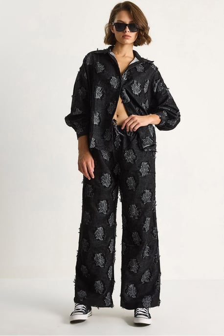 Besticktes Oversized-Shirt und weit geschnittene Hose im Set - Image 1