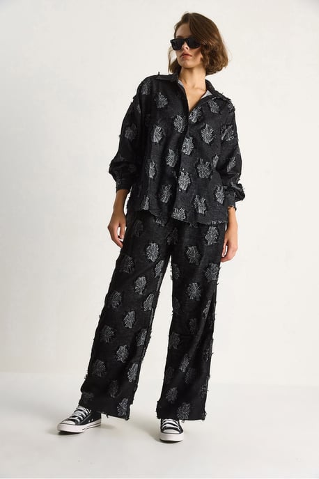 Besticktes Oversized-Shirt und weit geschnittene Hose im Set - Image 5
