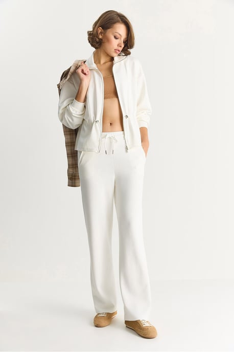 Taillierte Langarmjacke und Schlaghosen-Set - Image 2