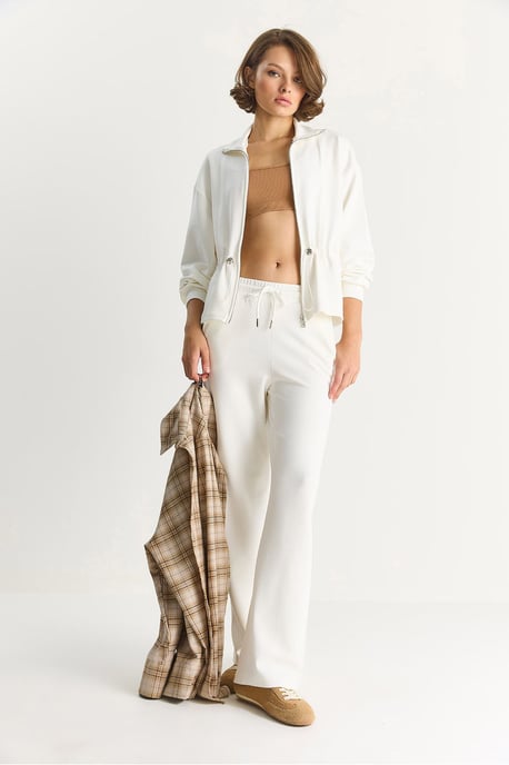 Taillierte Langarmjacke und Schlaghosen-Set - Image 3