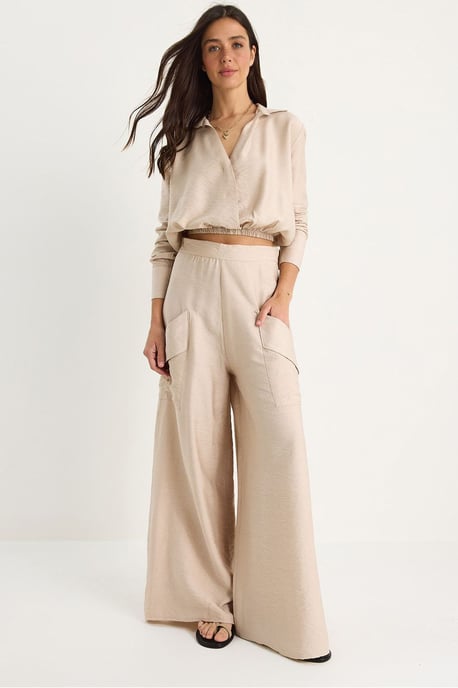 Hochtailliertes V-Ausschnitt Cropped Sweatshirt und Weite Hosen Set - Image 1