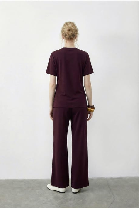 T-Shirt und Hose Zwei-Teiler mit Zubehördetails - Image 5