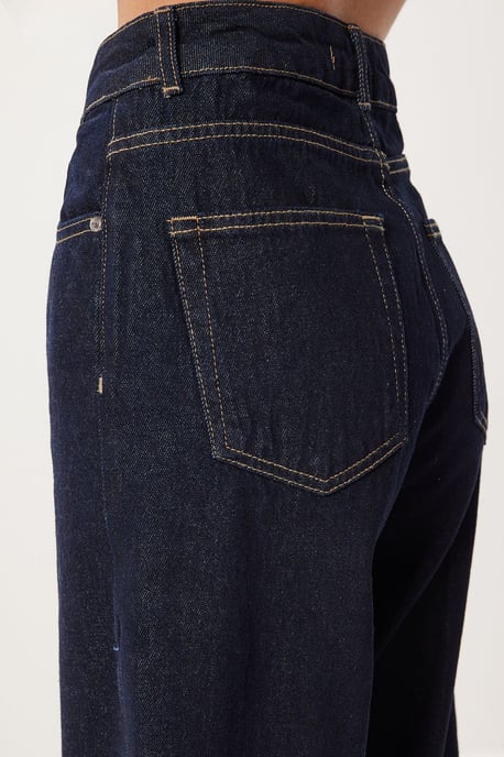 Jeansjacke mit Gürtel und weit geschnittene Hose im Zweiteiler-Set - Image 6