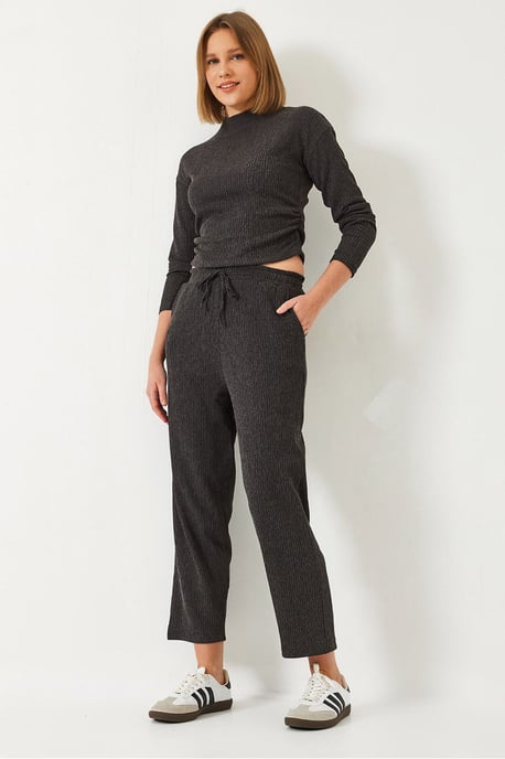 Texturiertes Crop-Top mit Rollkragen Set - Image 1