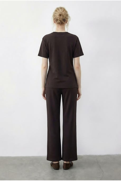 T-Shirt und Hose Set mit Zubehördetails - Image 4