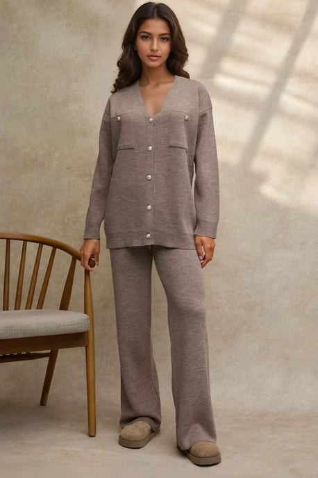 V-Ausschnitt Cardi und Hochbund Weite Hosen Strick-Set - Image 1
