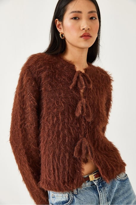 Rüschiger, kurz geschnittener, gerippter Strickcardigan mit Schleifenverschluss - Image 4
