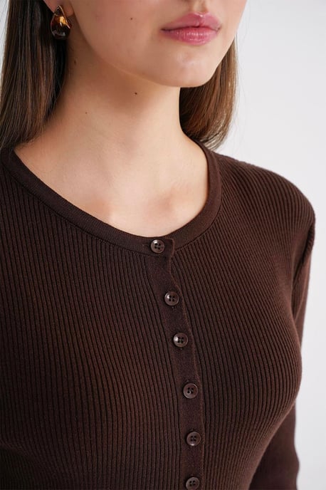 Knopfverziertes Slim-Fit-Rippstrick-Cardigan - Image 6