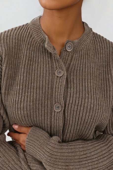 Strickjacke mit Struktur, Rundhalsausschnitt und langen Ärmeln mit Knöpfen - Image 5
