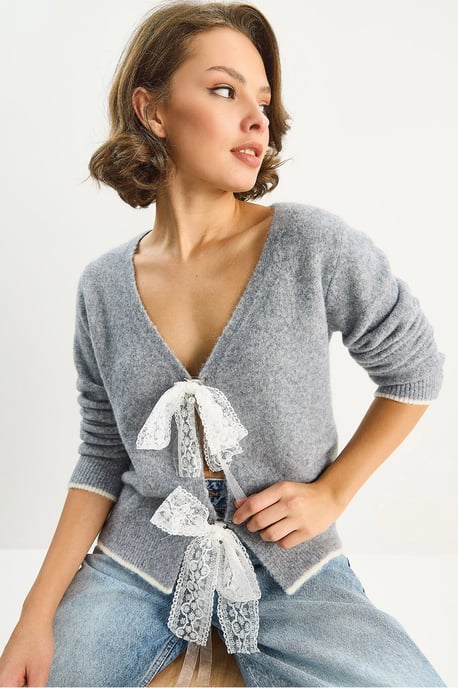 Strick-V-Ausschnitt-Cardigan mit Spitzenbindeschluss - Image 1