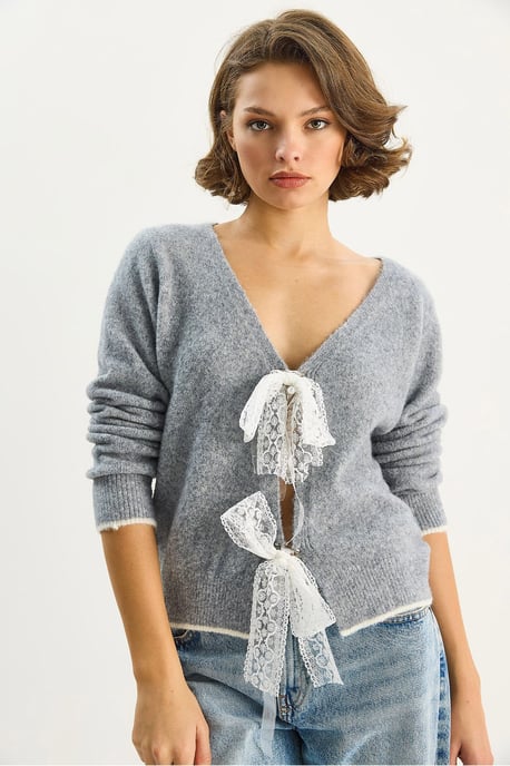 Strick-V-Ausschnitt-Cardigan mit Spitzenbindeschluss - Image 4