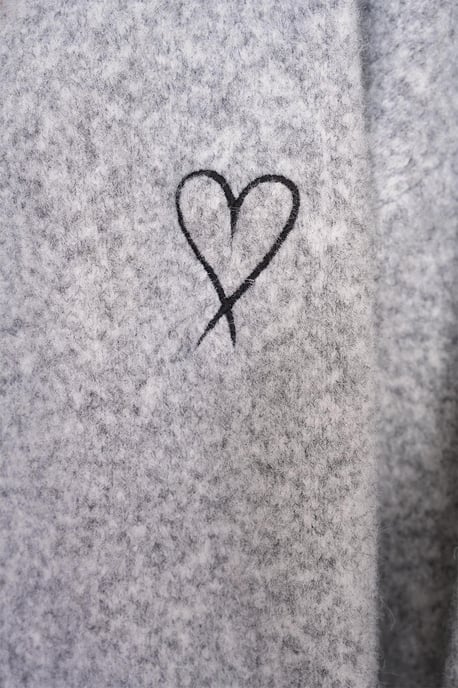 Übergroßer Strick-Cardigan mit Herzdetail - Image 5