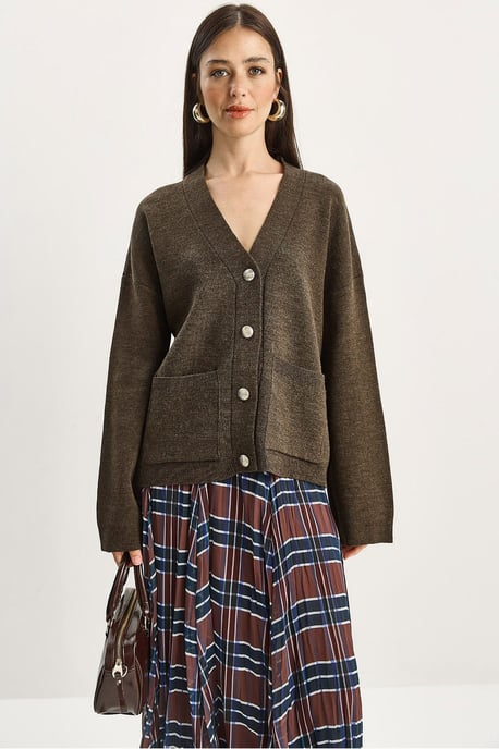 Dicke Rippstrick-V-Ausschnitt-Strickjacke mit Knopfverschluss - Image 1