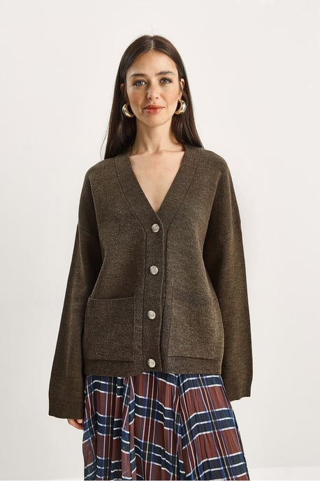 Dicke Rippstrick-V-Ausschnitt-Strickjacke mit Knopfverschluss - Image 4