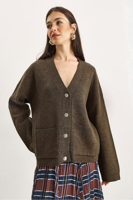 Dicke Rippstrick-V-Ausschnitt-Strickjacke mit Knopfverschluss - Image 5