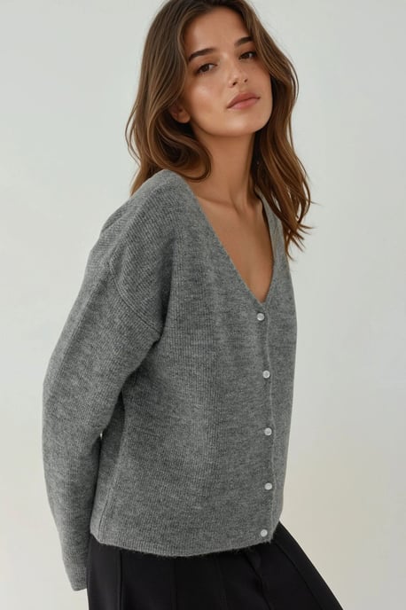 Ultrasofter V-Ausschnitt cardigan mit Knöpfen in Doppelverwendung - Image 5