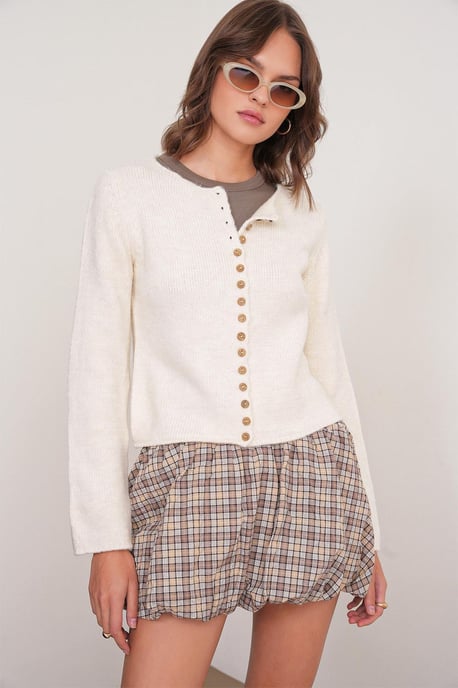 Geknöpfte gerippte Strickjacke - Image 1