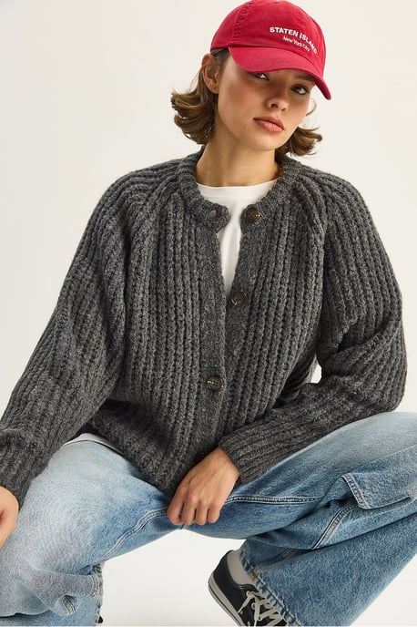 Strickjacke mit Knopfverschluss - Image 1