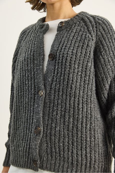 Strickjacke mit Knopfverschluss - Image 4
