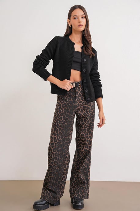 Rippstrick-Button-Cardigan - Image 2