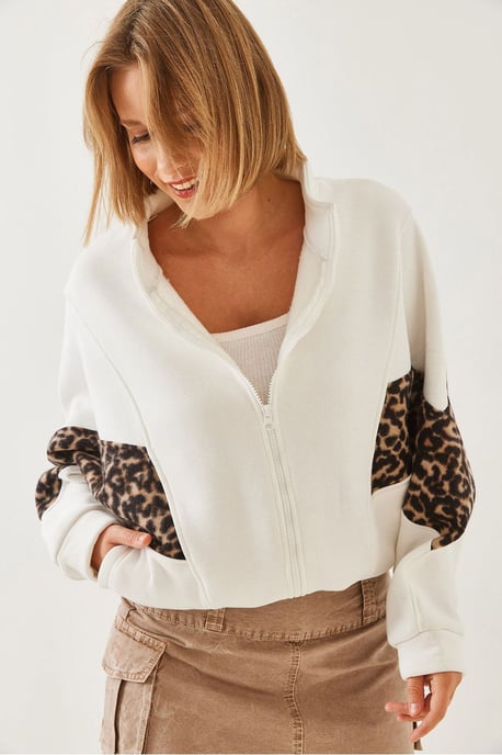 Boxy Crop Cardigan mit Leopardenmuster und Reißverschluss-Kragen - Image 2