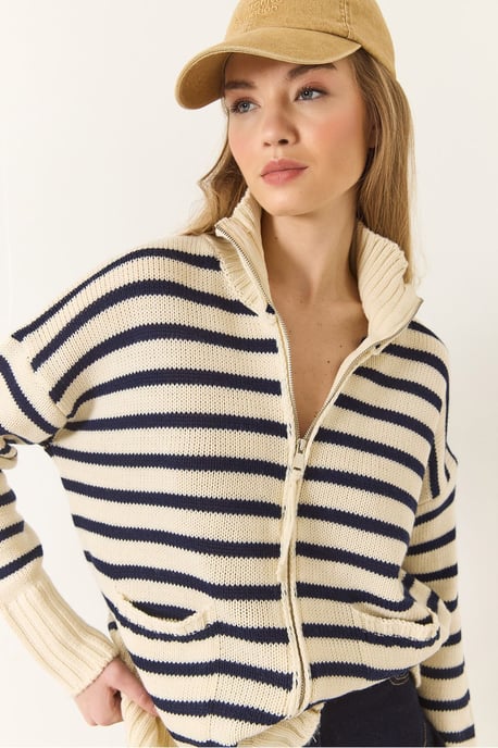 Gestreifter Strick-Cardigan mit Reißverschluss und Taschen - Image 5