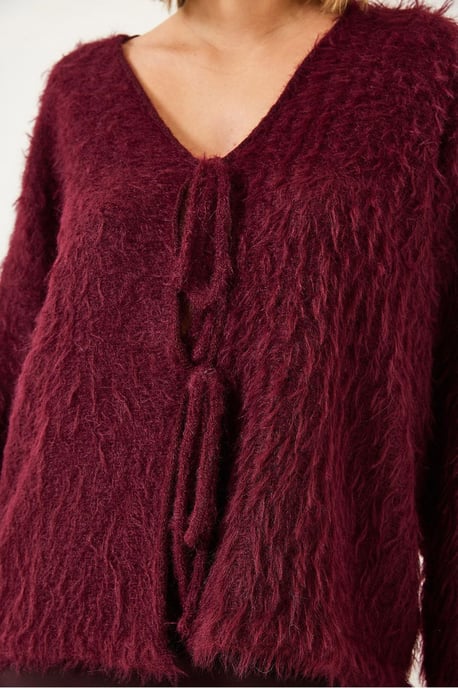 Strickjacke mit V-Ausschnitt und Quasten aus strukturiertem Material - Image 4