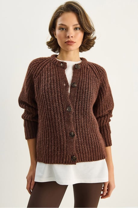 Strickjacke mit Knopfverschluss - Image 4