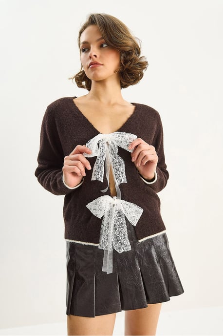 Strick V-Ausschnitt Cardigan mit Spitzenbindeverschluss - Image 4