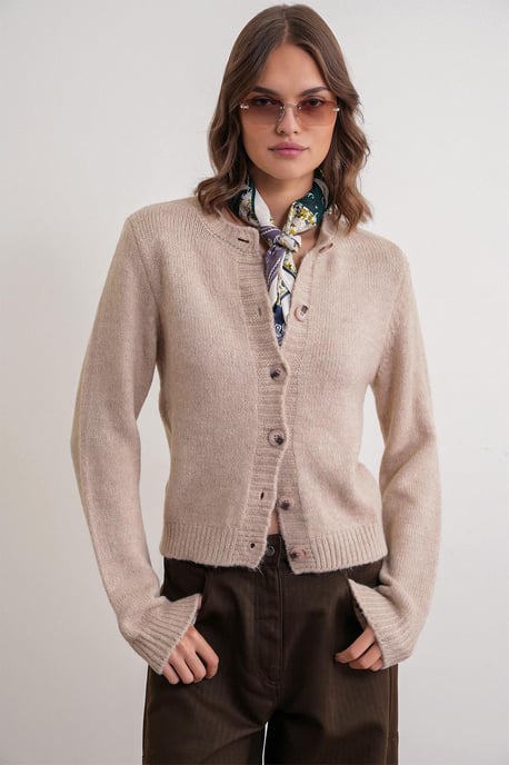 Rippstrick-Button-Cardigan - Image 3