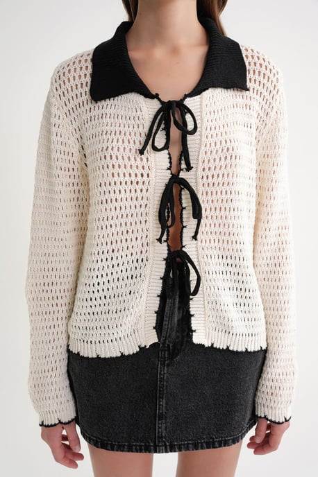 Offener Strick-Cardigan mit kontrastierendem Kragen und Bindeband vorne - Image 5